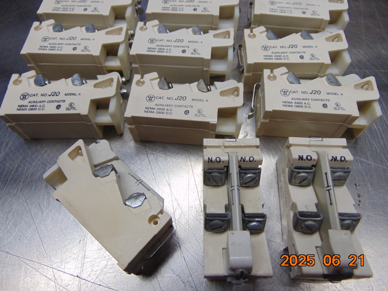 (1) J20 CUTLER HAMMER WESTINGHOUSE AUXILIARY CONTACT J20 *CLEAN*