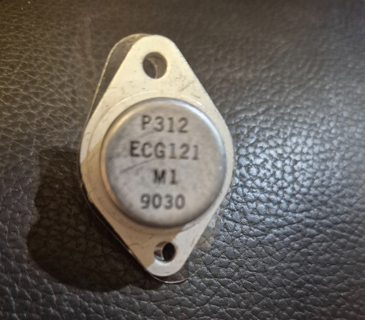 ECG121 PNP TRANSISTOR 10A, 45V