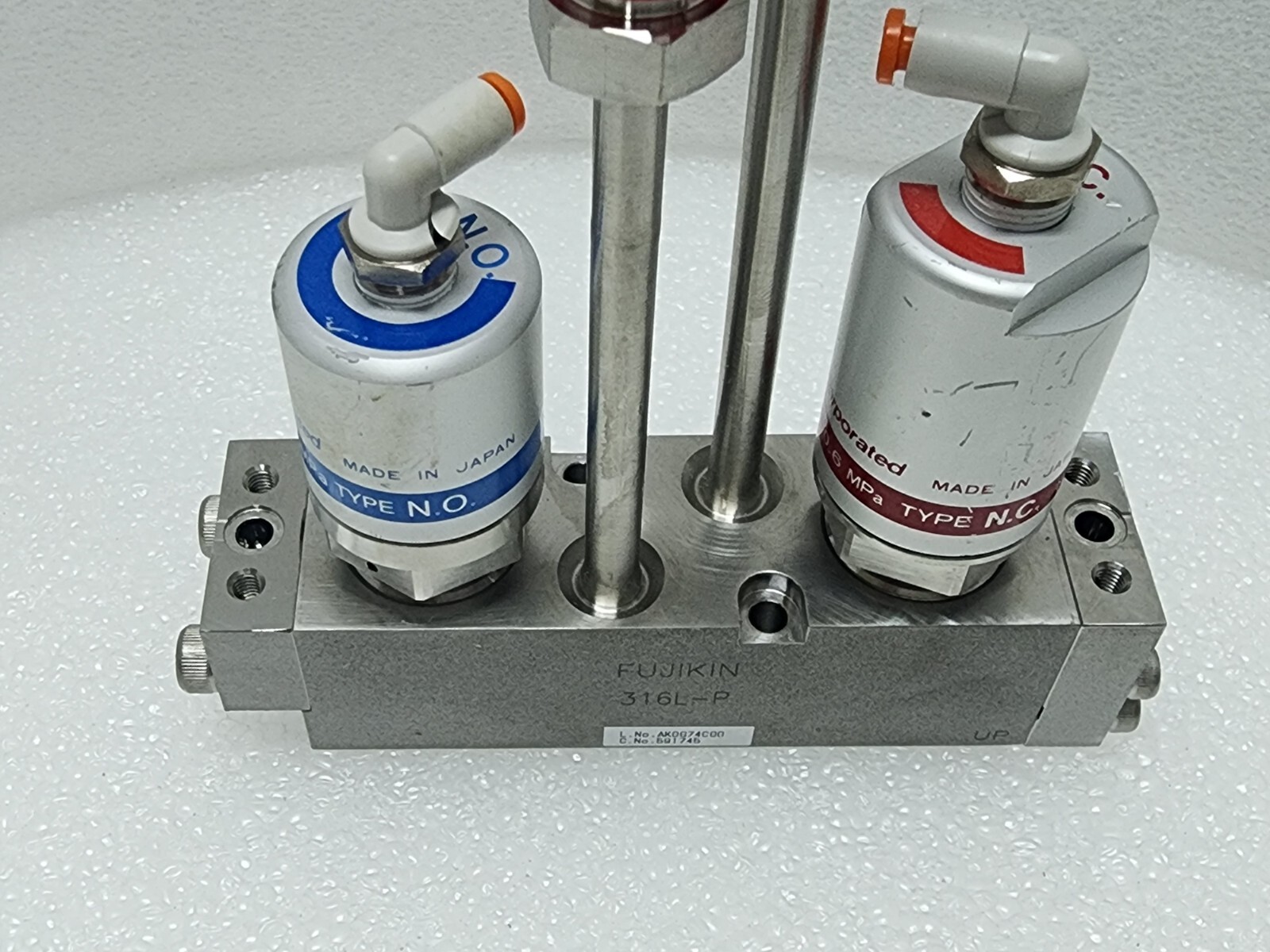 Fujikin Assembly Valve, C No. 591745, 2xO.P 0.5~0.6MPa, NC and NO._96707