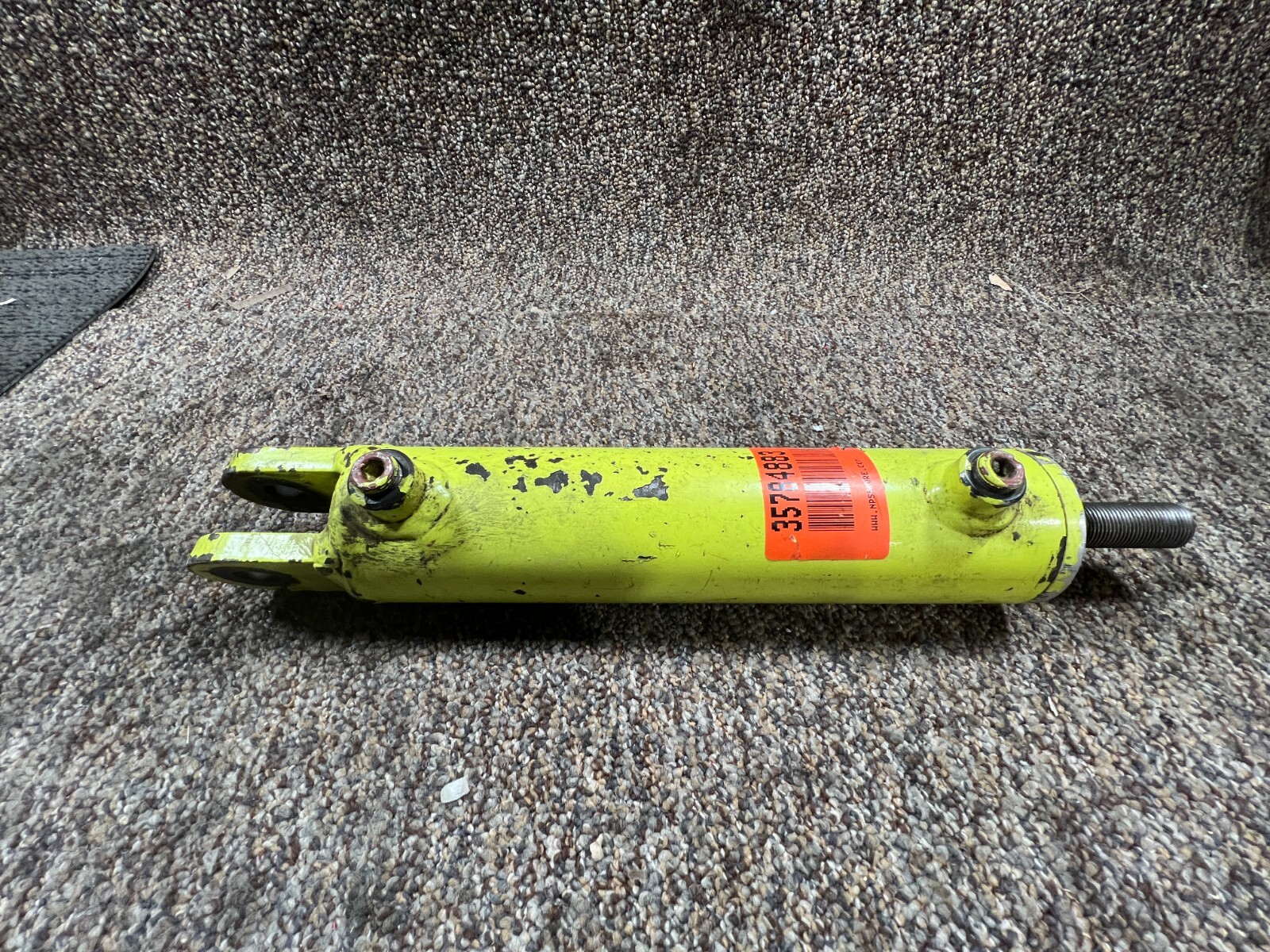 Hydraulic Welded Cylinder 17″ Retracted x 2.89″ OD x .87″ Rod Diameter