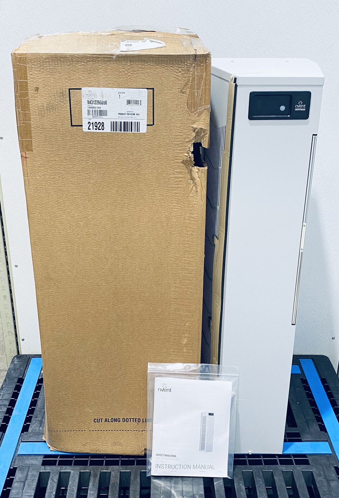 HOFFMAN N431226G050 SPECTRACOOL NARROW INDOOR/OUTDOOR AC 11000BTU 230V
