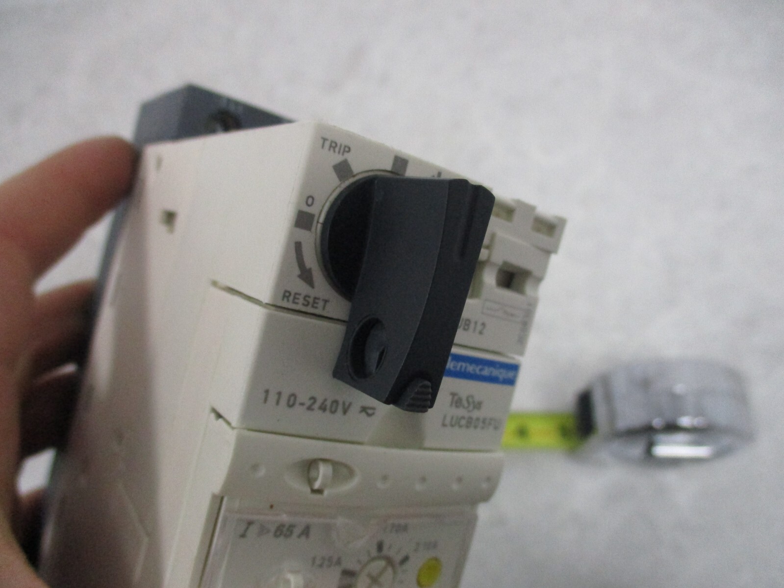 TELEMECANIQUE LUB 12 / LUCB05FU MOTOR STARTER BASE & CONTROL UNIT, T1342