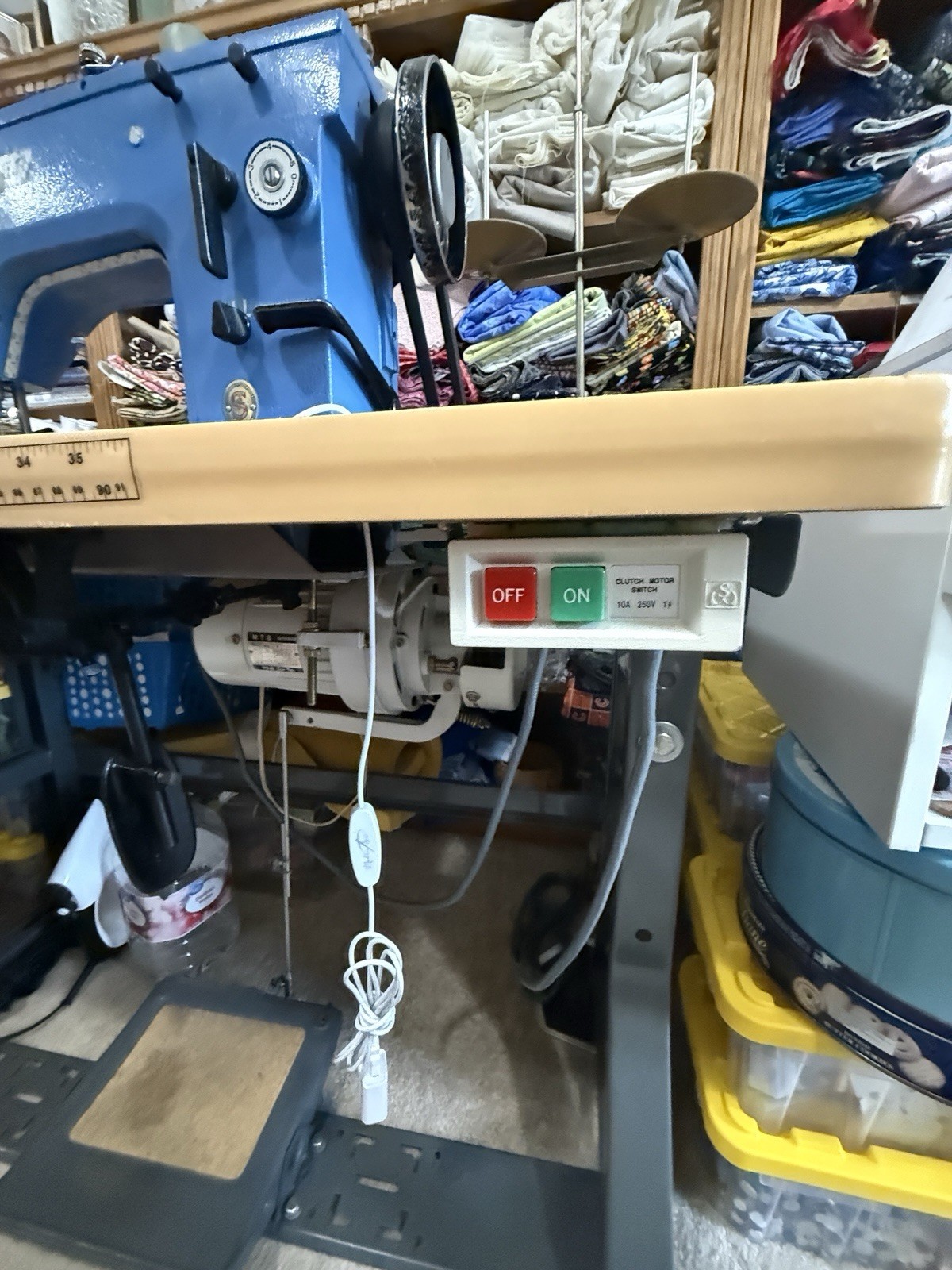 SINGER Industrial Lockstitch Sewing Machine complete set up with Clutch Motor