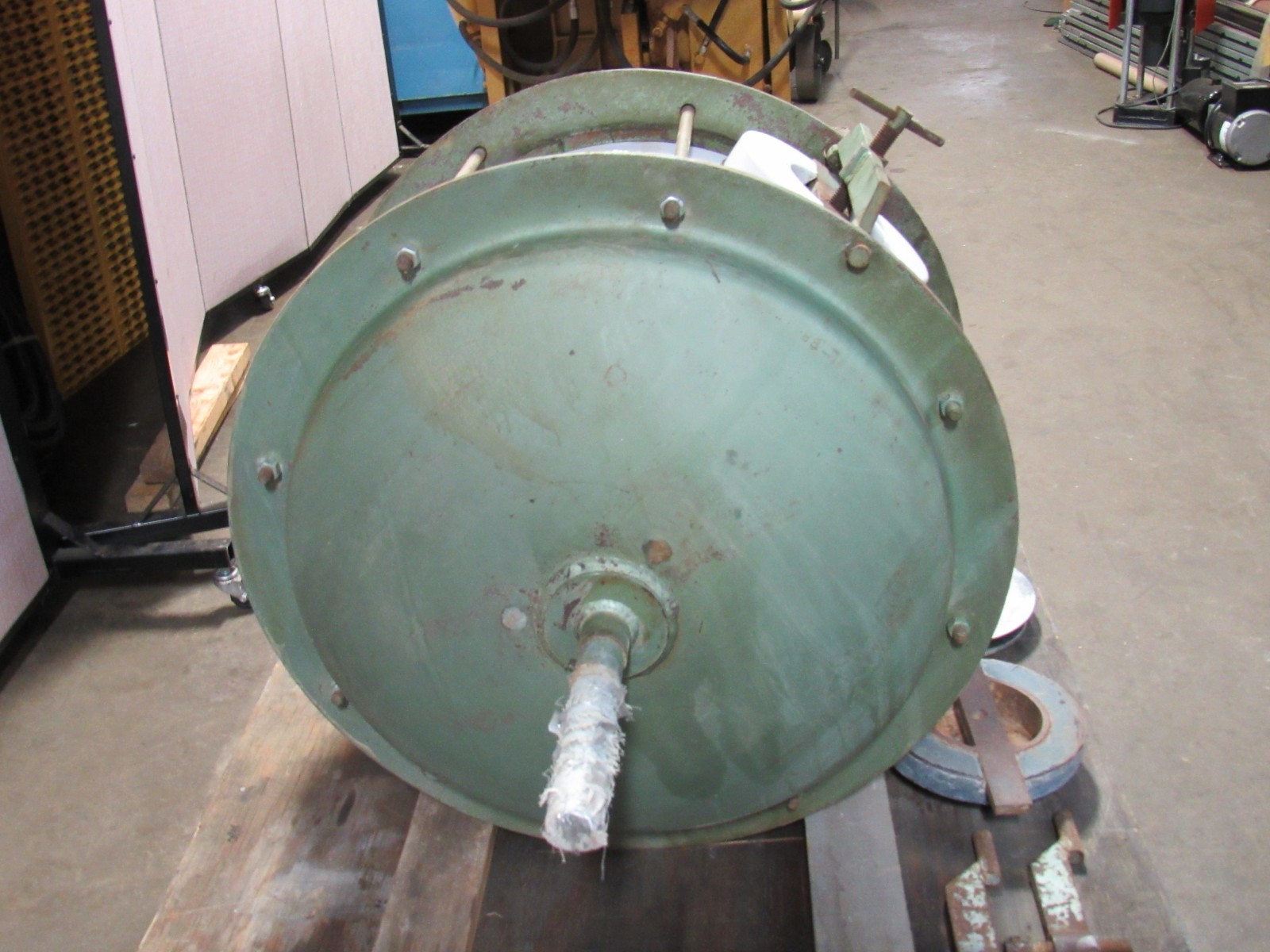 NO NAME BALL MILL BARREL DRUM ONLY W/ LIDS 30″ BODY 20-1/2″ INSIDE