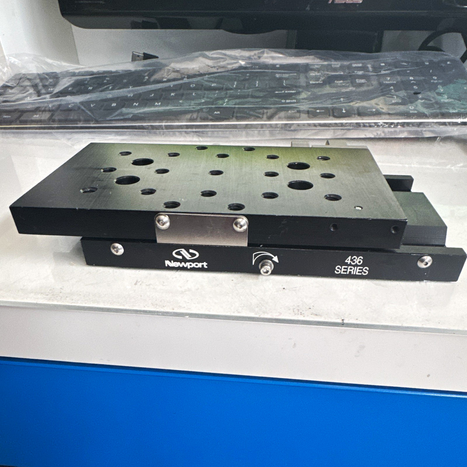 Newport 436 Series Linear Positioning Stage Manual Handwheel Mounting Plate