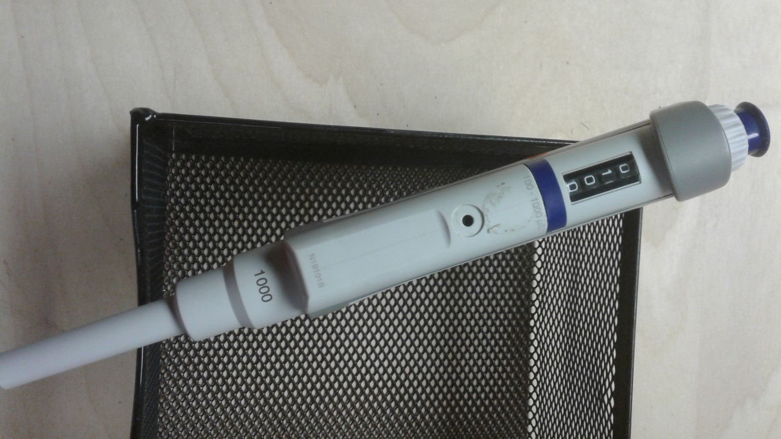 EPPENDORF RESEARCH PLUS ADJUSTABLE PIPETTOR 100ul-1000ul
