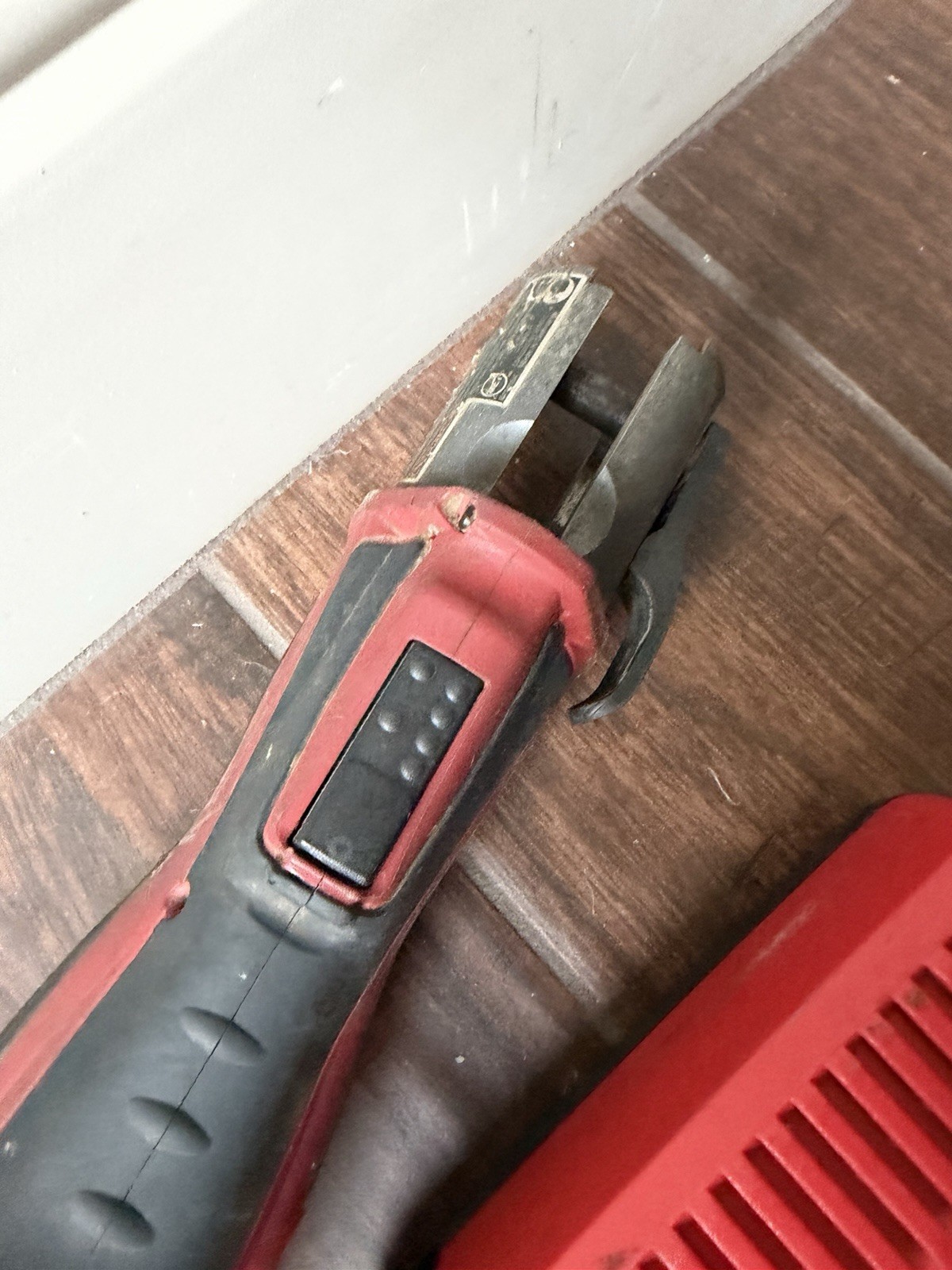 MILWAUKEE 2473-22 M12 FORCE LOGIC PROPRESS TOOL with 3/4″ Jaw Battery Charger