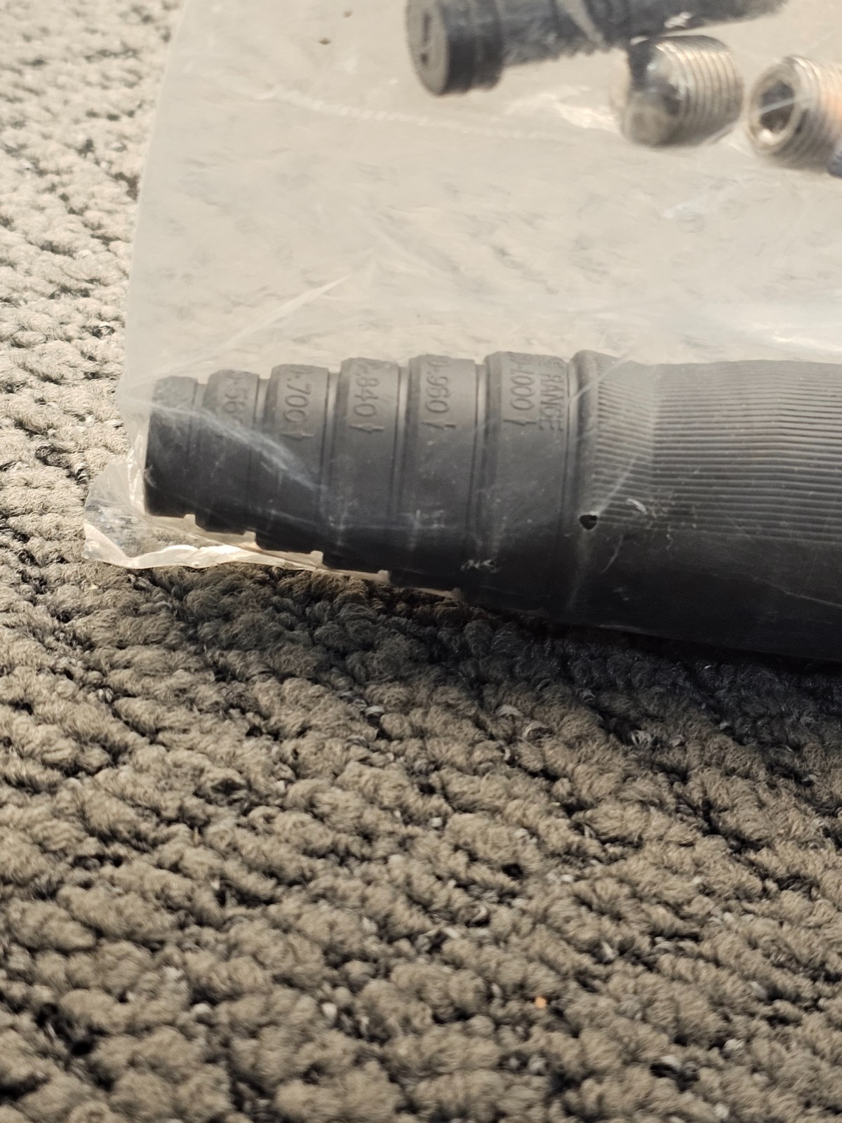 Hubbell HBL400MBK: Single Pole Male Plug 600V AC/DC 400 Amp