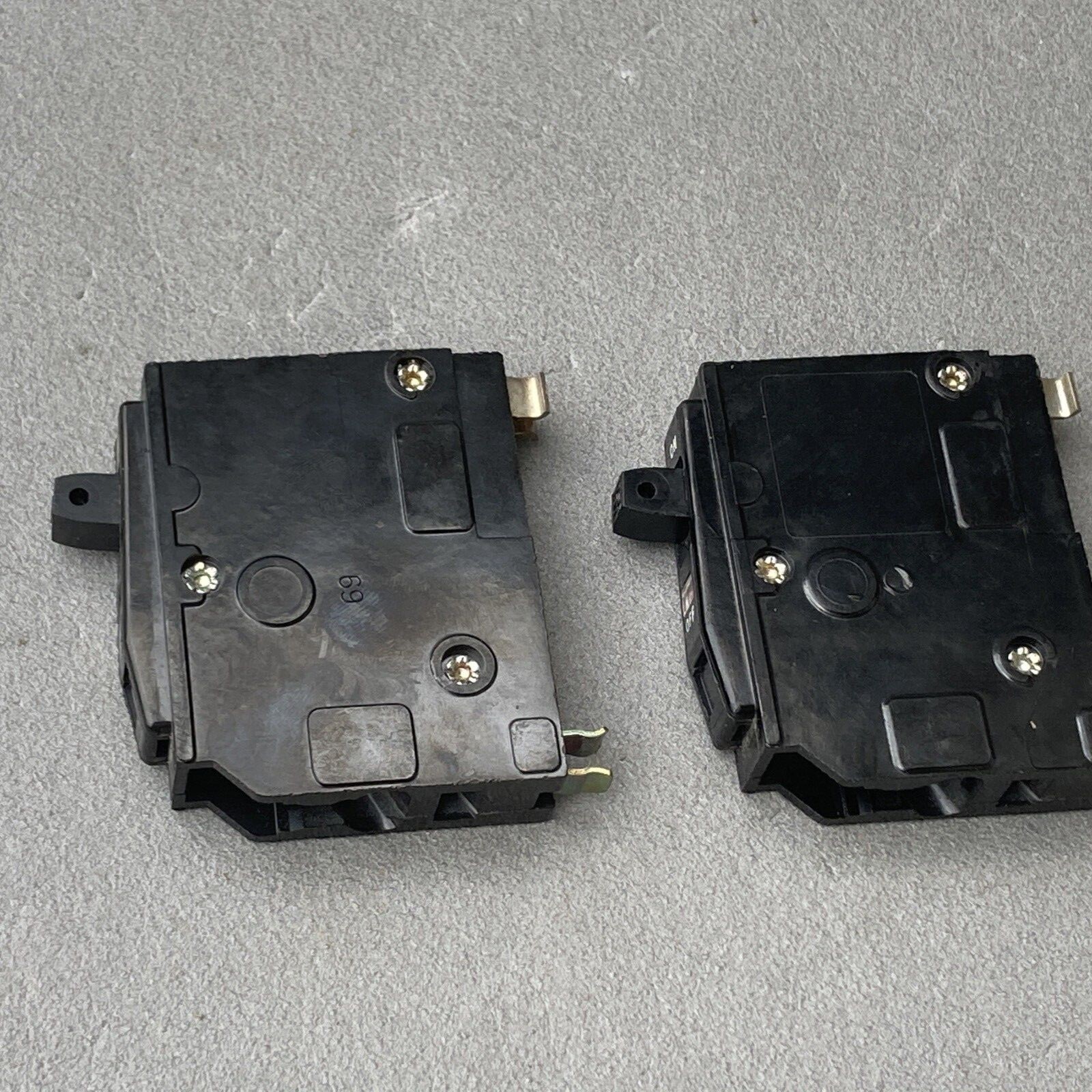 Lot of Two (2x) Square D QO120 20 Amp 1 Pole 120/240V QO black Trip Window