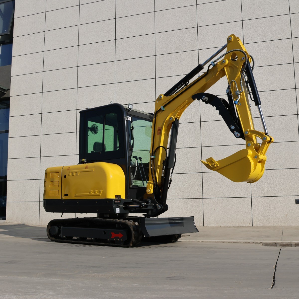 3.5 Ton Kubota 25HP Diesel Mini Excavator Side Swing Boom + Any 2 Attachments