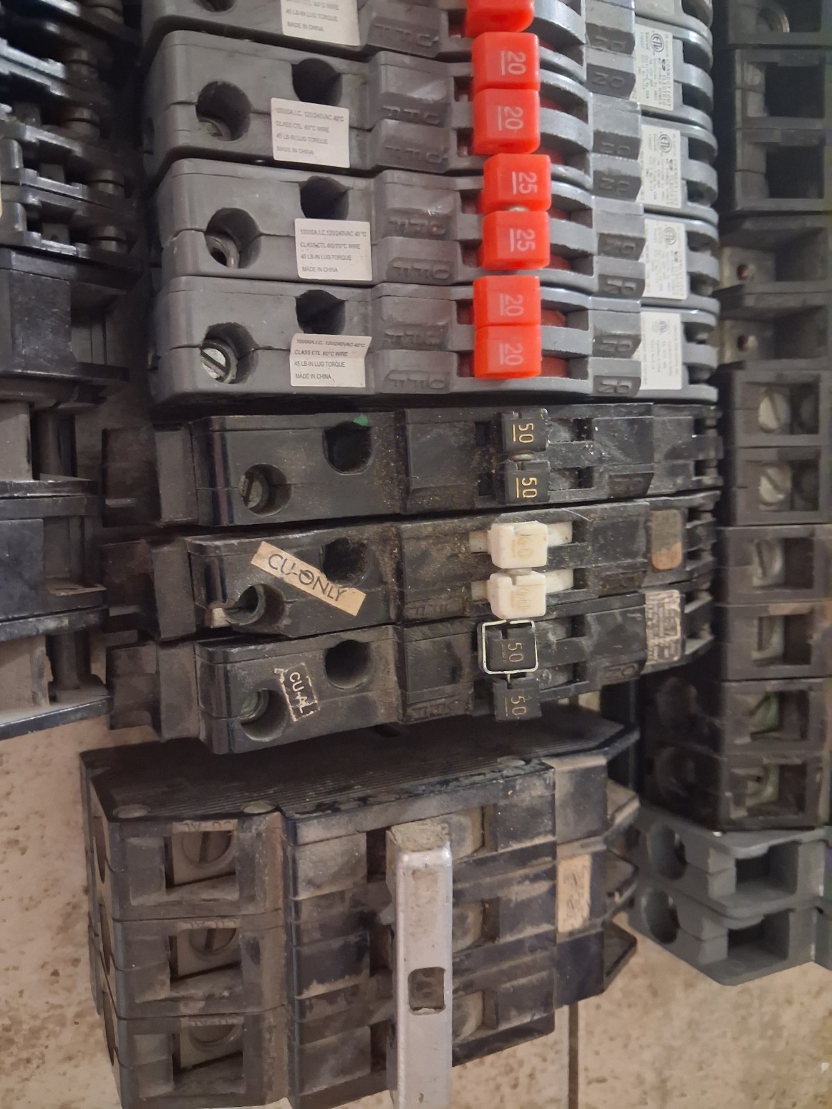Vintage Zinsco Sylvania Eaton Classified Breaker Lot 43pc Assorted Amps