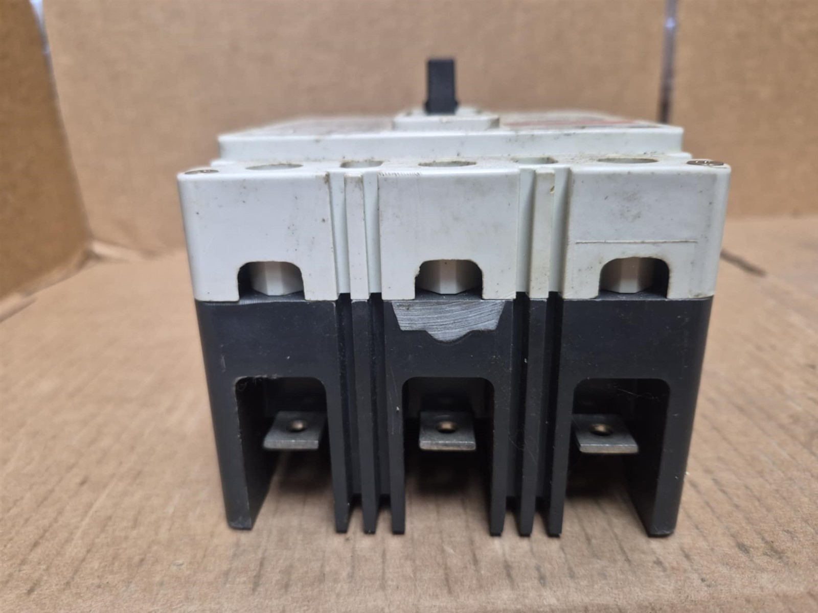 Cutler-Hammer 3 Pole 15 Amp Circuit Breaker Part No. EHD3015