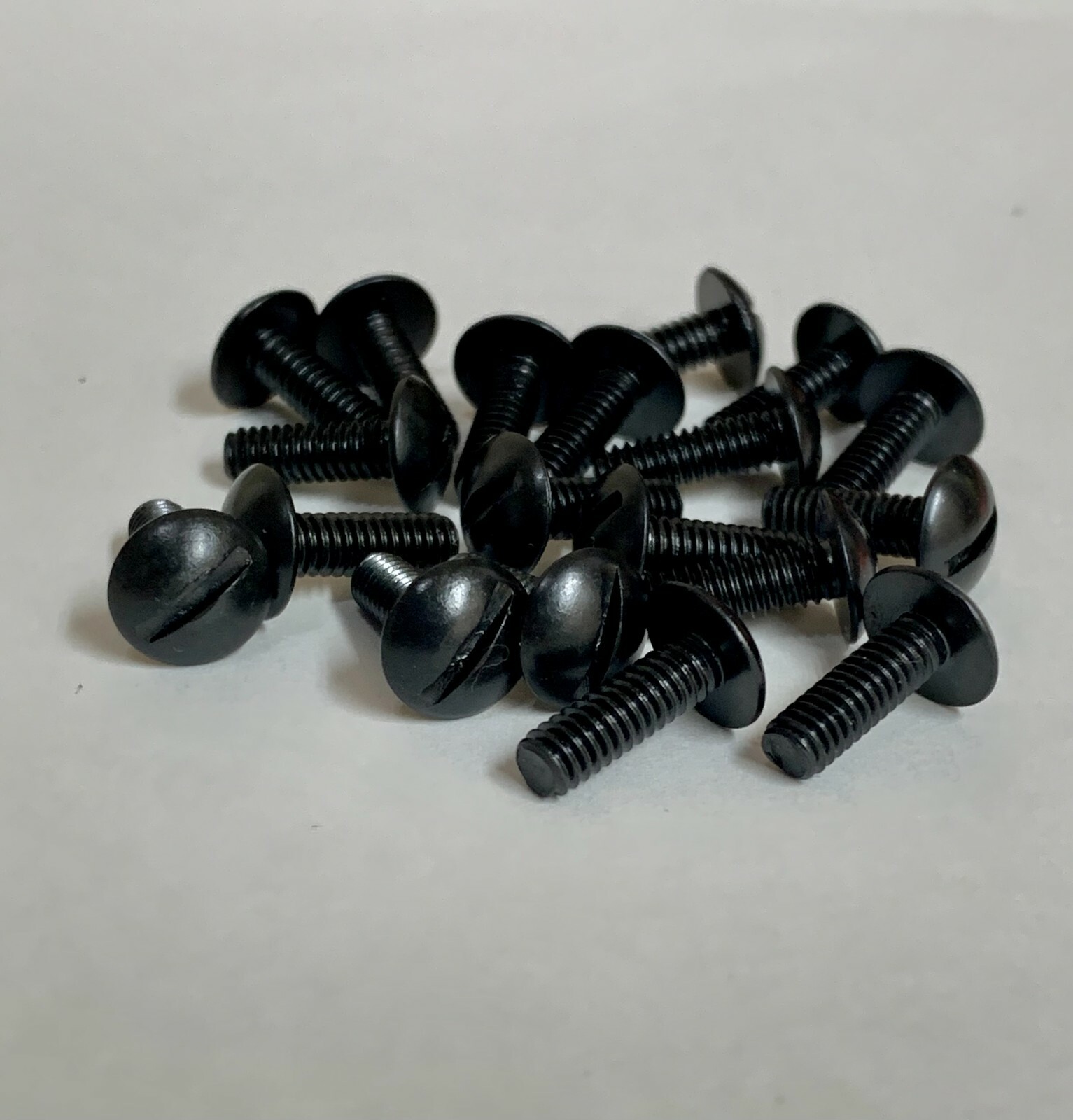 (100) 8-32 X 1/2 Slotted Truss Machine Screw BLACK OXIDE wide head #8-32 8/32