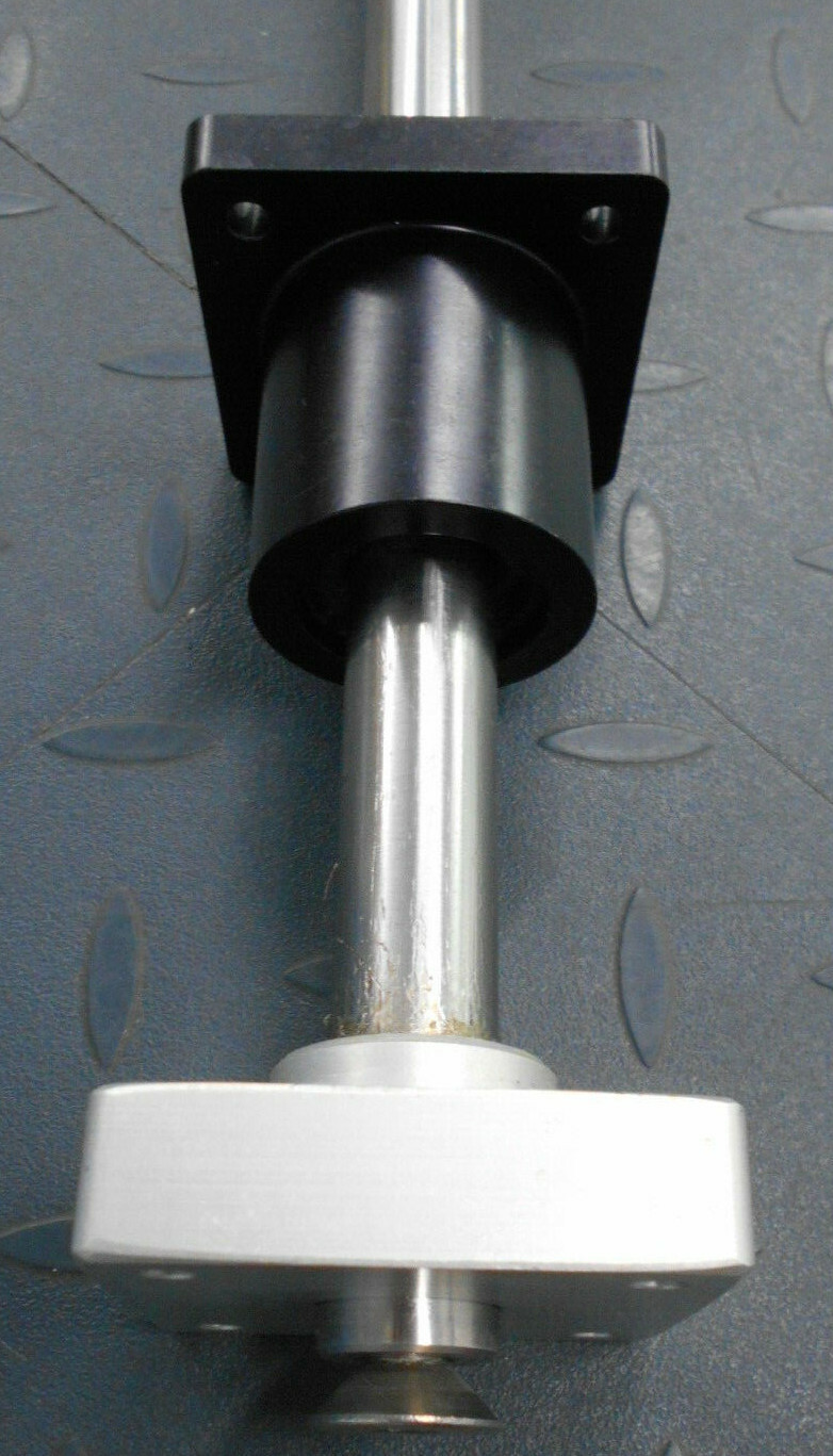 THOMPSON 2.36×2.36×2.05 CARRIAGE ON 60″L TUBE LINEAR SLIDE W/2 1-¼» FLANGED BLK