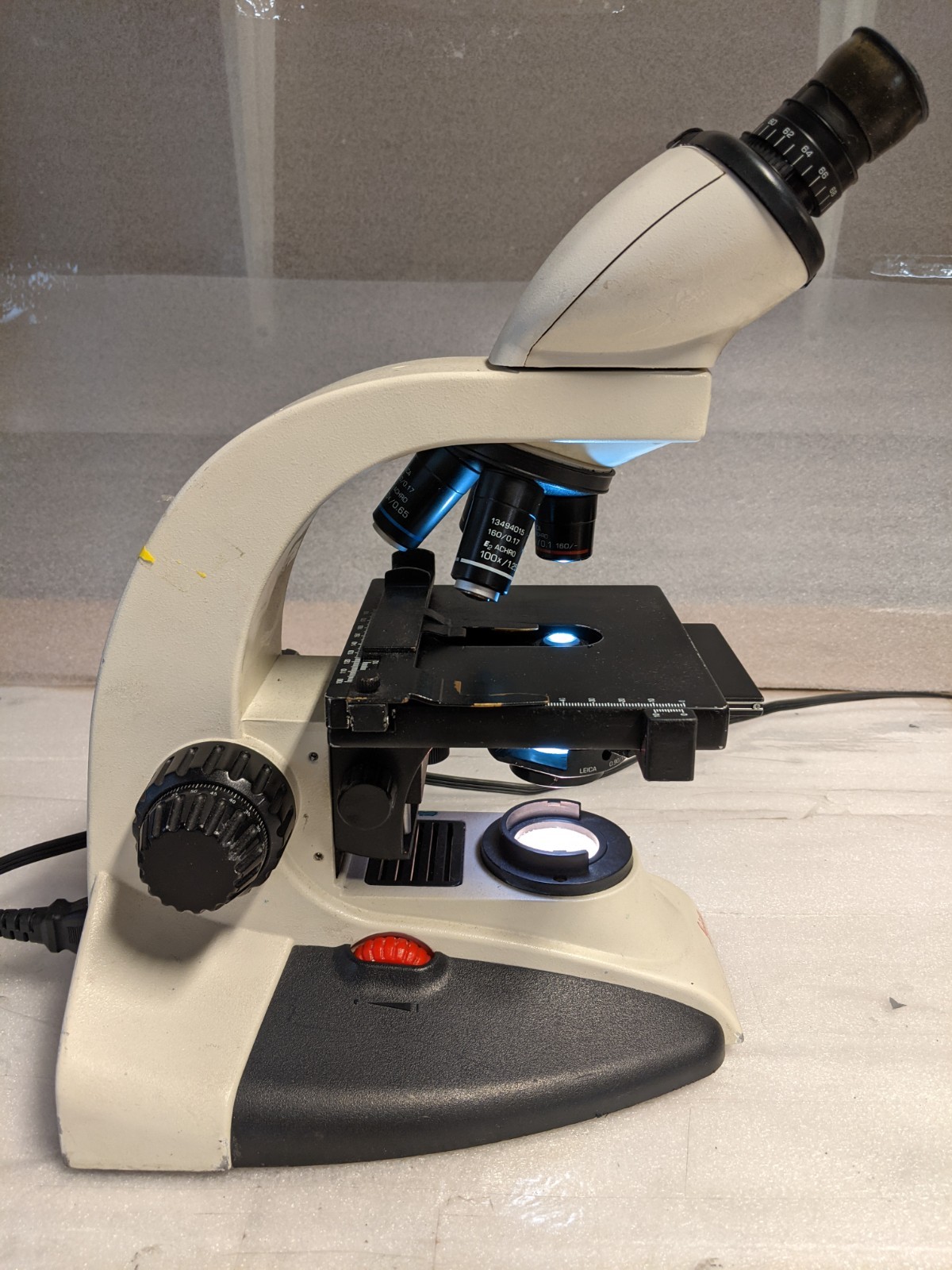 Leica CME Microscope 1349521X with Objectives 4x, 10x, 40x, 100x & Condenser