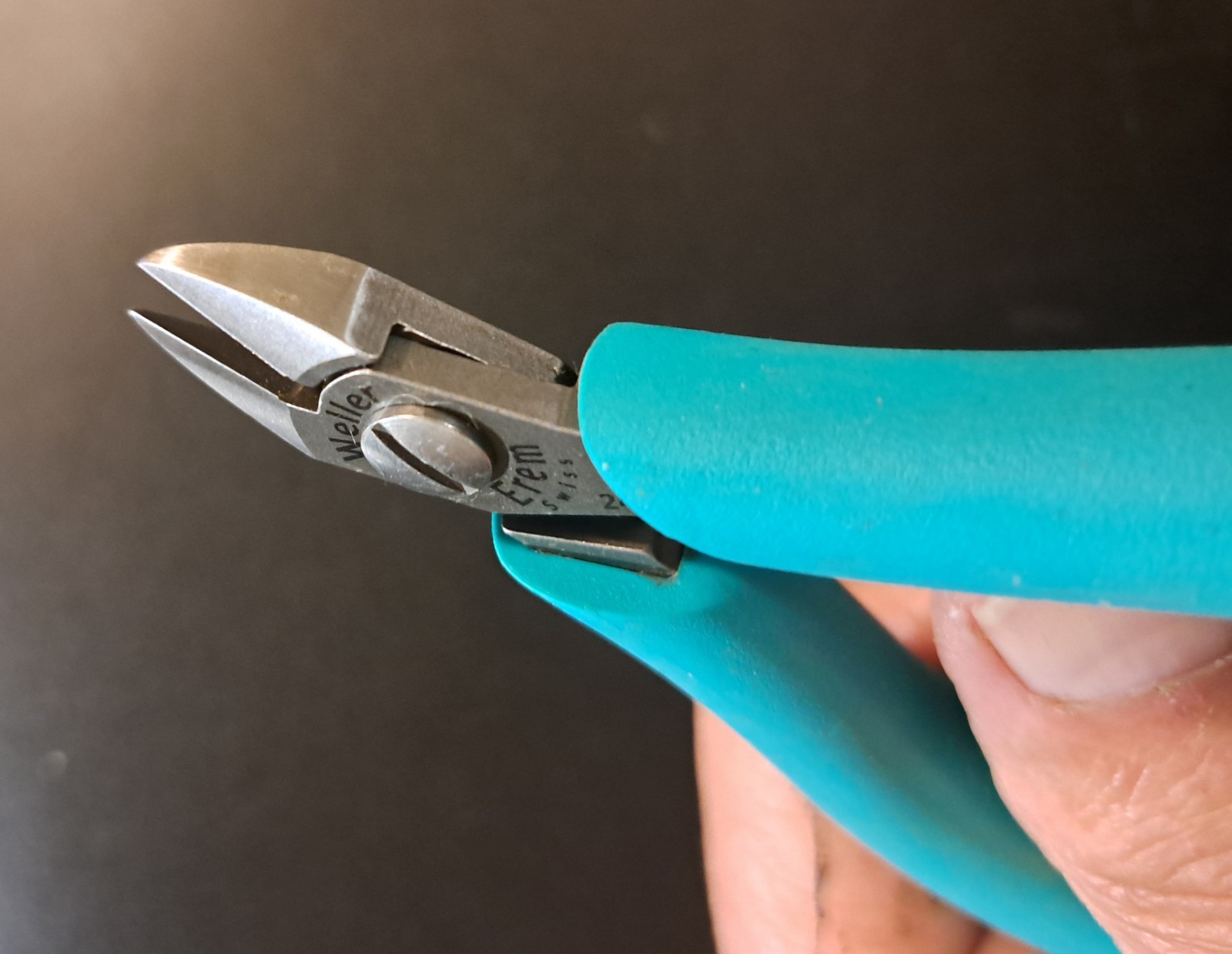 Precision Swiss Aerospace Avionics Engineer Diagonal Flush Cutter Pliers Tool