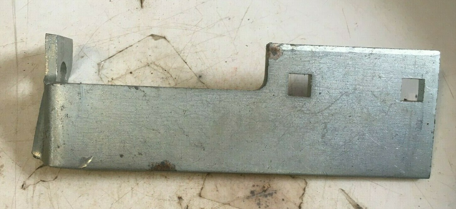 536226R1 – A New Slow-Moving Sign Bracket For IH Tractors and Equipment