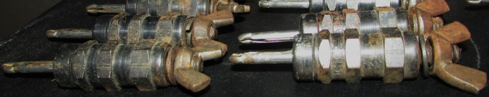 LOT OF 188 MIXED USED CLECO METAL FASTENERS: WING NUT, HEX NUT, PLIER, & SPRING
