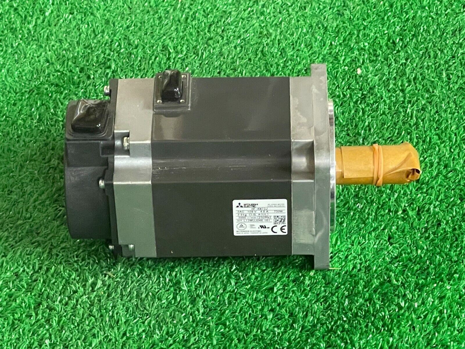 Mitsubishi Electric HF-KN73J AC Servo Drive Motor 750W, 200V, 3000 RPM