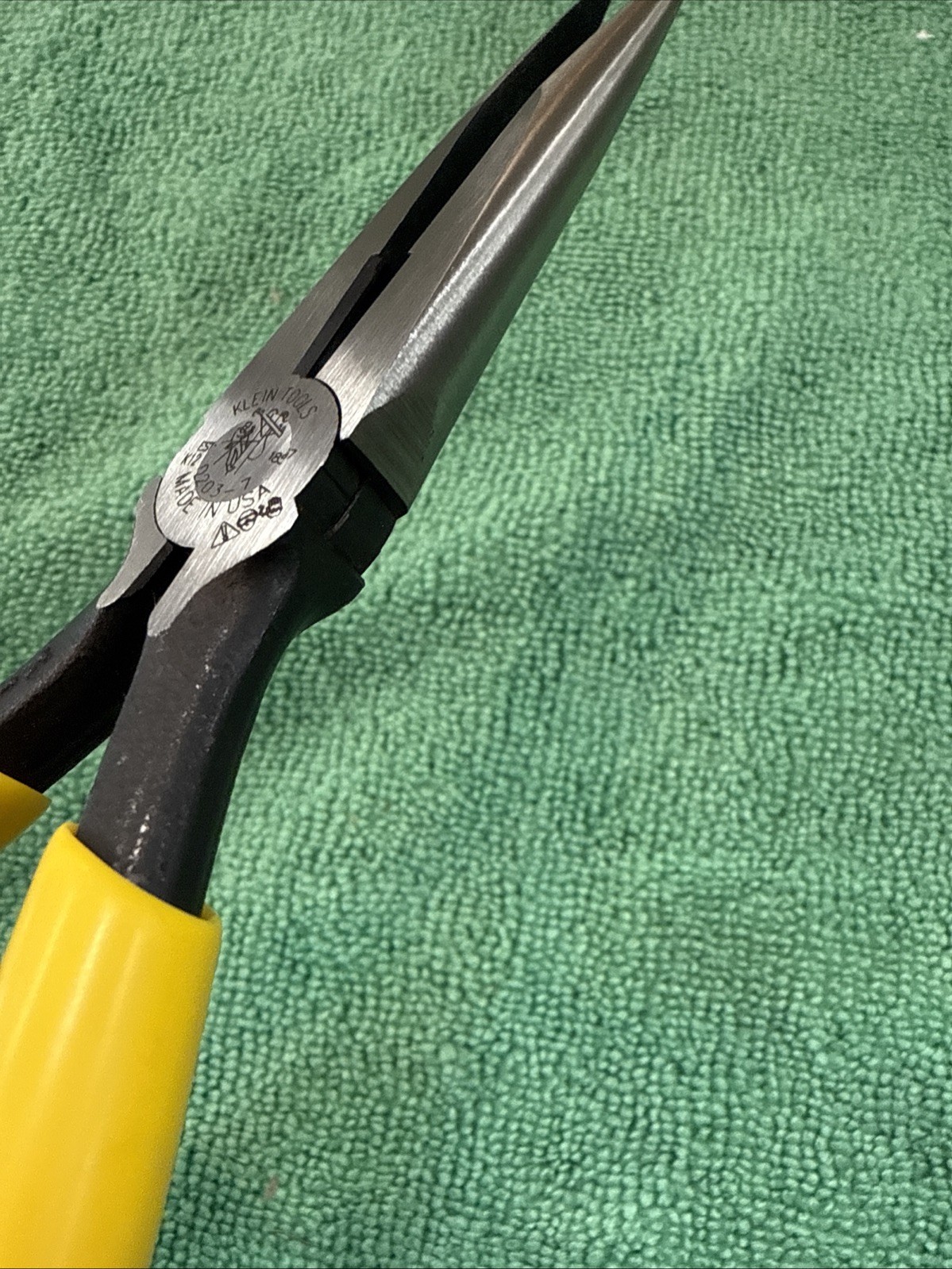 Klein Tools D203-7 Side-Cutting Long-Nose 7 Inch Pliers