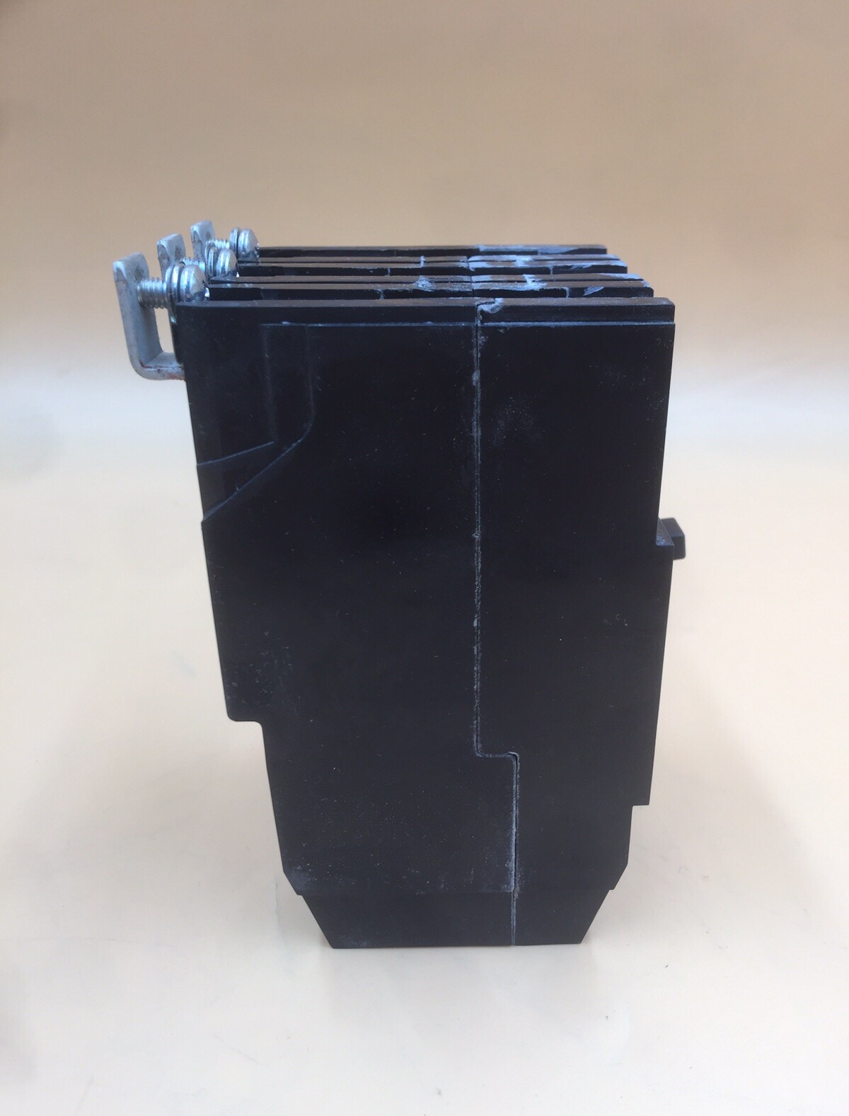HOUSTON STOCK NEW GE QTY 1 TEY330 Q-LINE 30 AMP 480V FREE 2 DAY AIR SHIPPIG