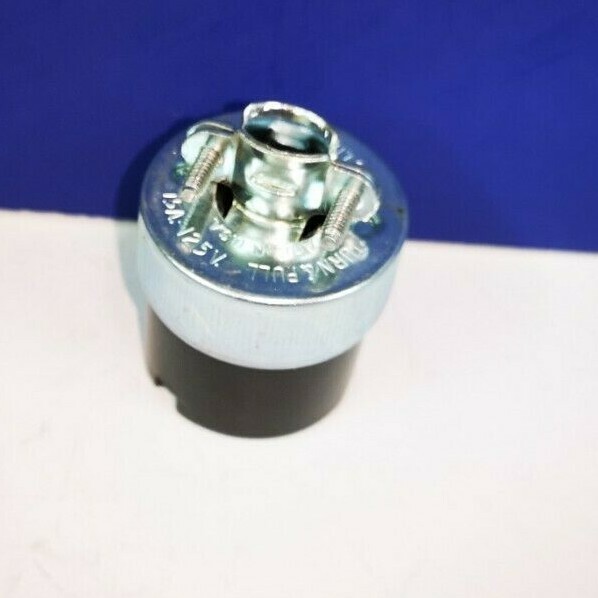 LEVITON 3W Locking ARMORED CORD CONNECTOR Female Plug 10A 250V 15A 125V 5156 NEW