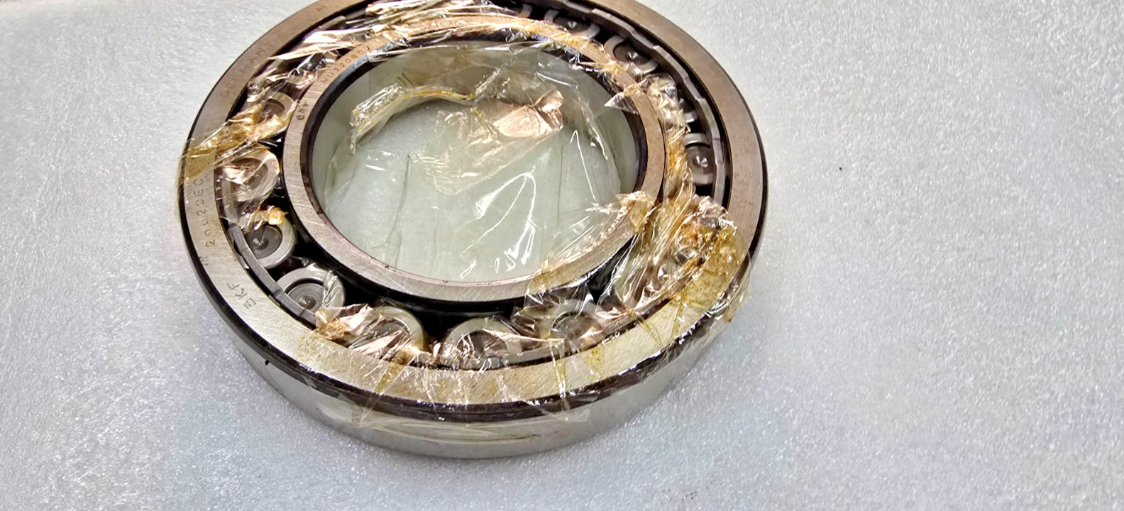 NU220 ECJ Cylindrical Roller Bearing NEW SKF GERMANY NU 220 ECJ 100 x 180 x 34MM