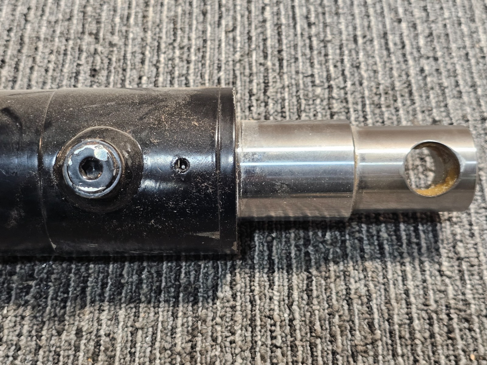 Col Hyd Hydraulic Welded Cylinder 2.89″ OD x 26″ Retracted x 1.76″ Rod