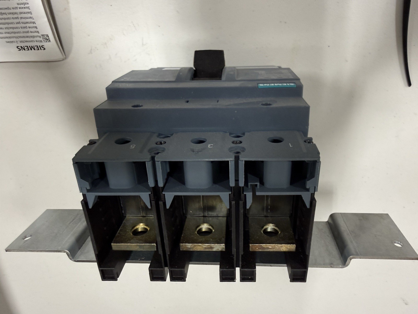 Siemens 3VA53 MBKVAM3400A Main Breaker Kit 400A 480V 3-Pole 3-Ph