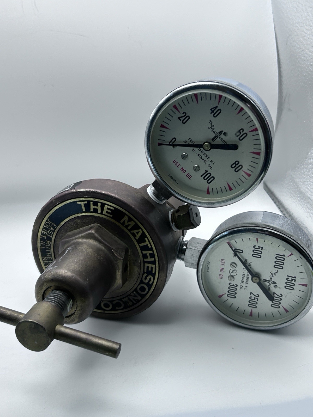 Matheson Dual Gauge Gas Pressure Regulator 100 / 3000 PSI K63 Made In The USA