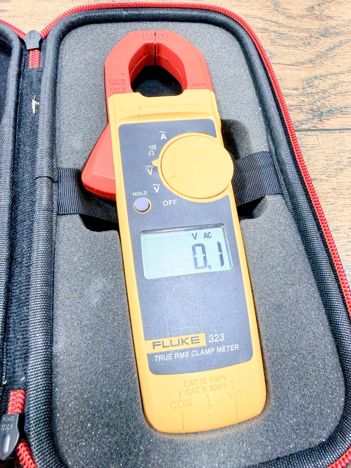 Fluke 323 True RMS Clamp Meter w/Fluke Leads & Case Y352