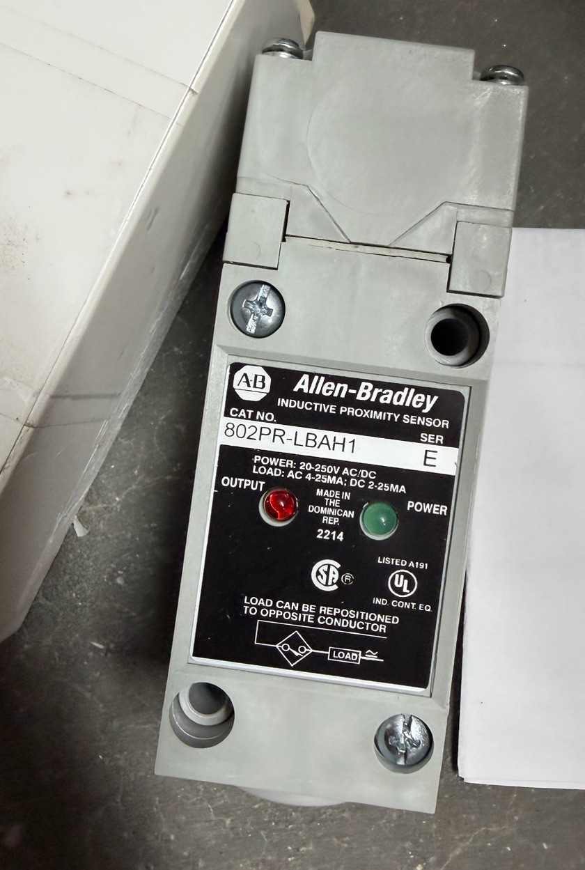 NEW ALLEN BRADLEY 802PR-LBAH1 /E Proximity Switch AC/DC