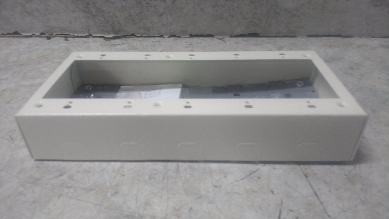Wiremold V5748-5 5 Pk 10-1/8 In Width Steel Five Gang Box Fitting
