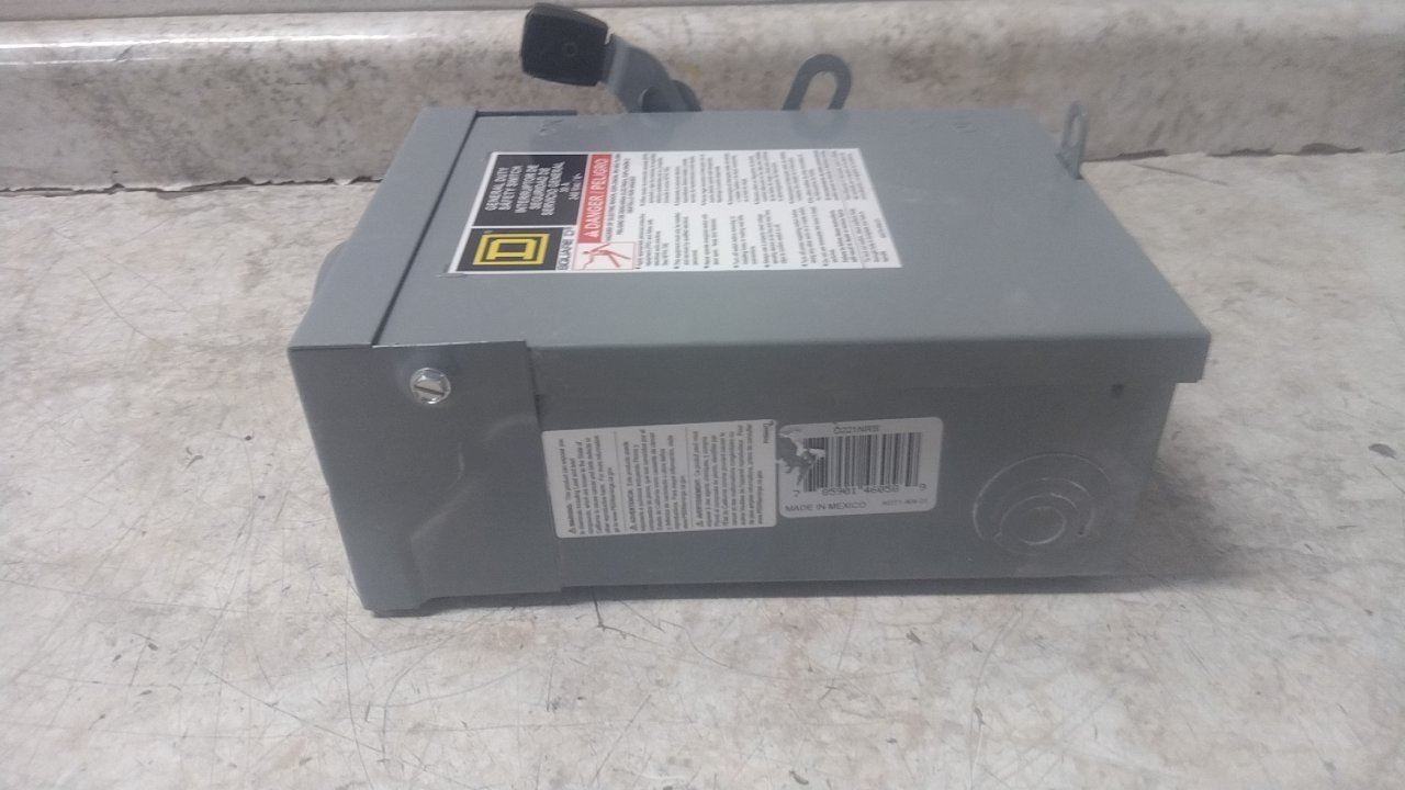 Square D D221NRB 240VAC 30 Amps Standard Duty Fusible Safety Switch