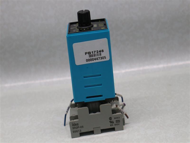 Idec RTE RTE-P11 RTEP11 Electronic Timer 24VAC/DC 120/240VAC 10A(Res.) w/ Socket