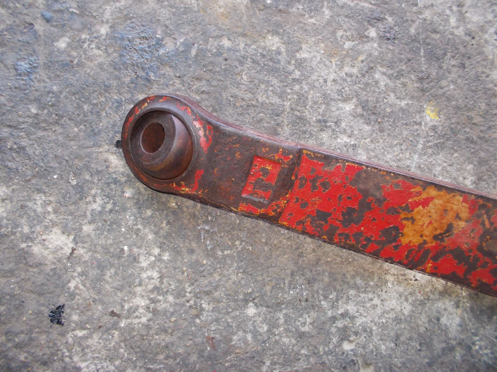 International 464 U IH Tractor Original 3pt hitch R bottom lift arm w/ pin