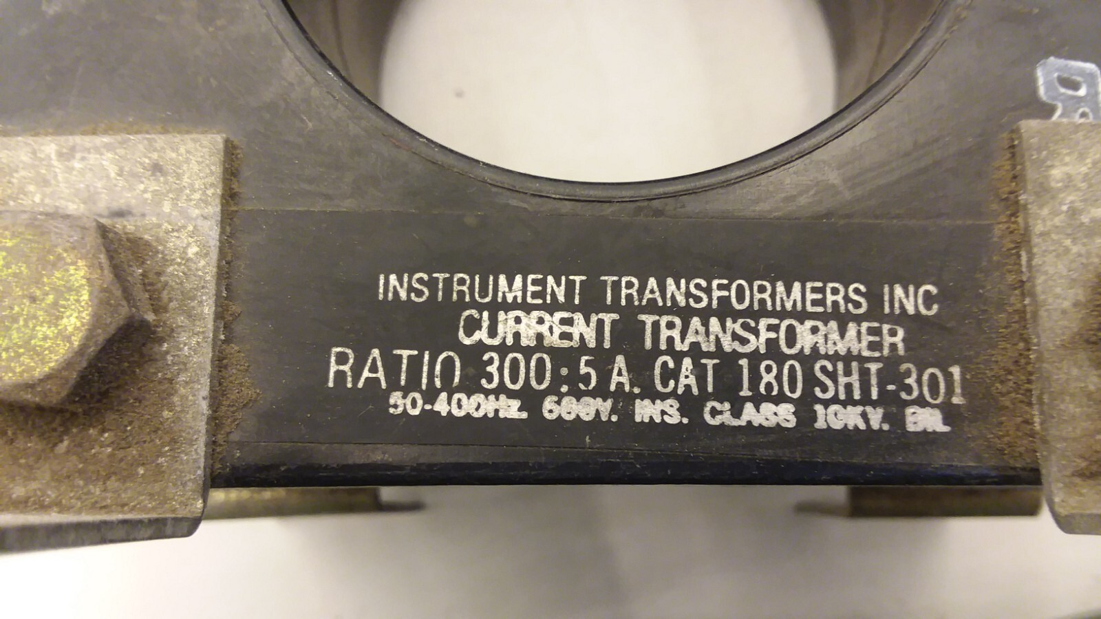 EATON 42-1003-4 CURRENT TRANSFORMER 600V 50/60HZ 300:5 RATIO