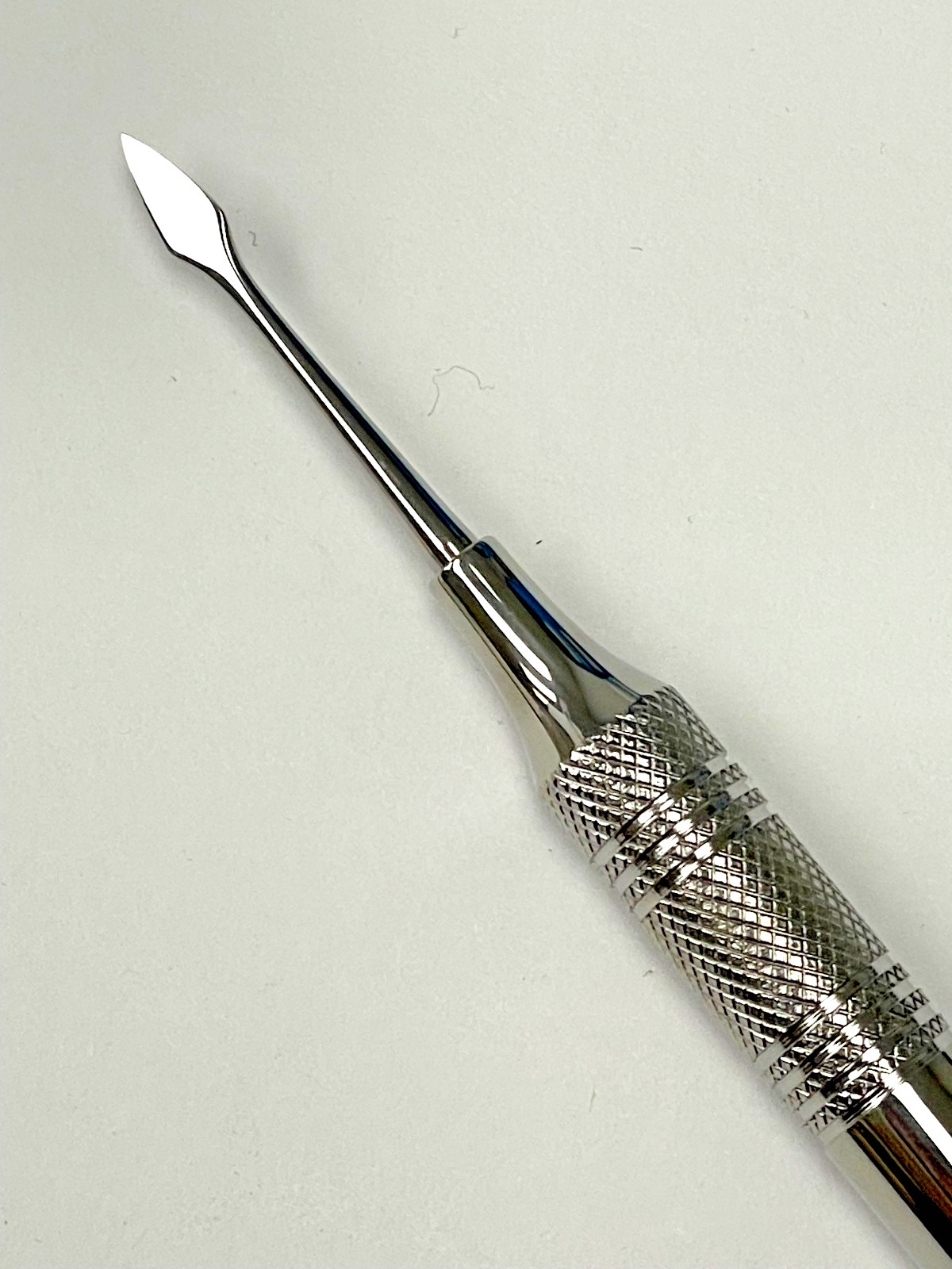 Buser Periosteal Elevator, Double Ended, Sharp 4 mm wide Tips
