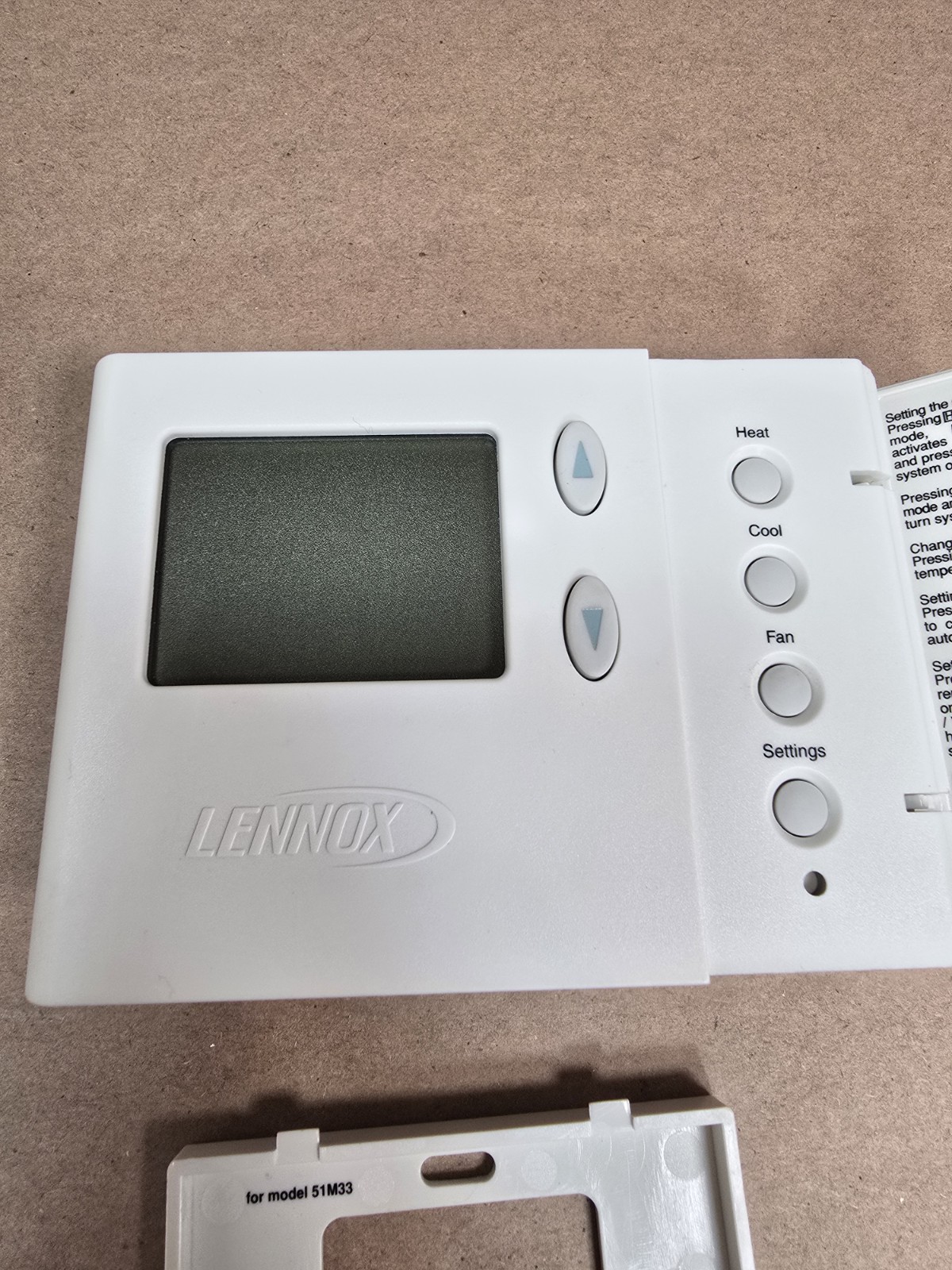 LENNOX 51M33 NON-PROGRAMMABLE, HEAT PUMP, 2H/1C, THERMOSTAT White Pre-owned