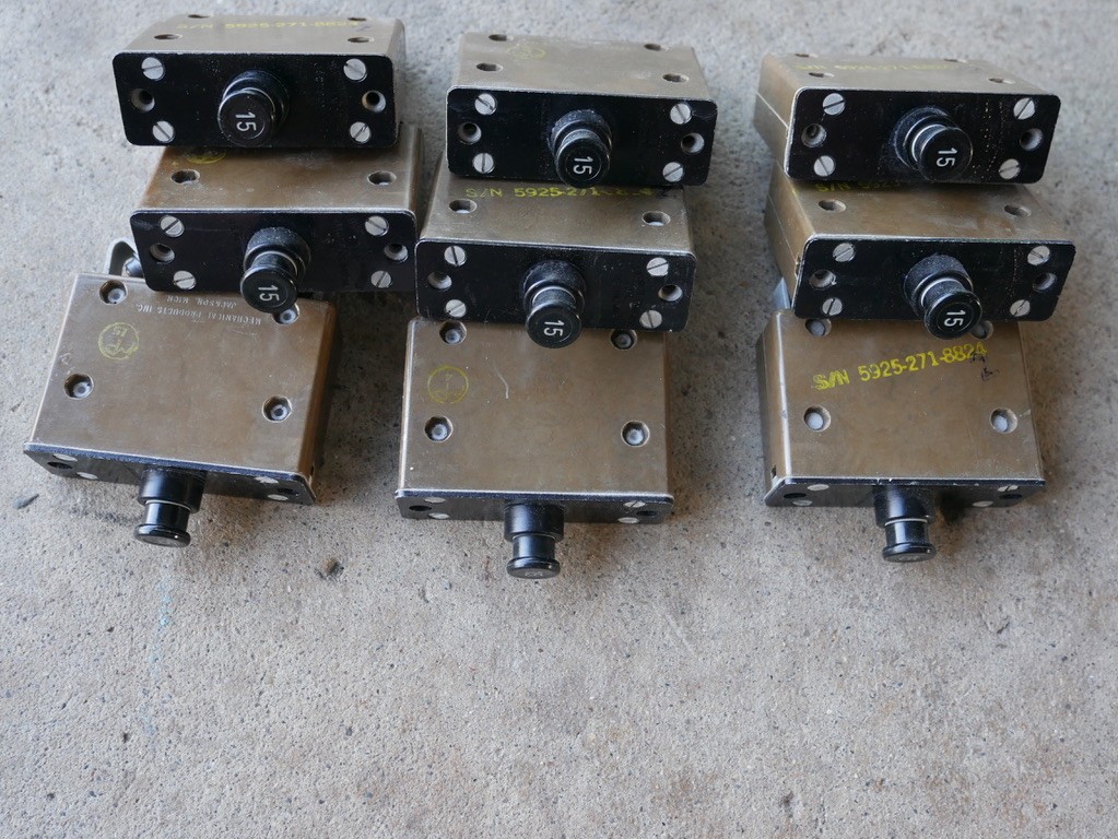 Vtg Mechanical Products Inc. Circuit Breaker S/N 5925-271-8824 Lot of 9 Untested
