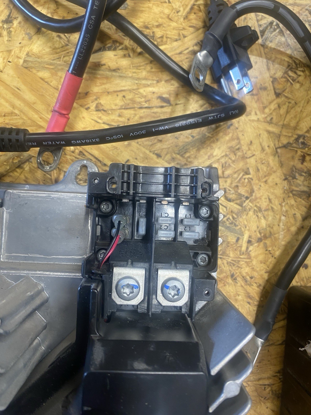 Delta-Q IC1200-024 24V Battery Charger 941-0001 Industrial Onboard Charger