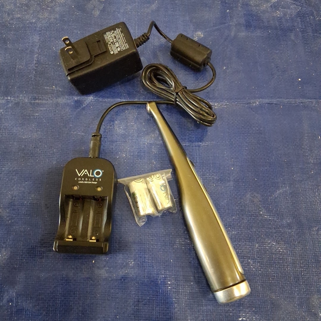 Ultradent VALO Cordless Dental LED Curing Light, Batteries, Charging Base Tested