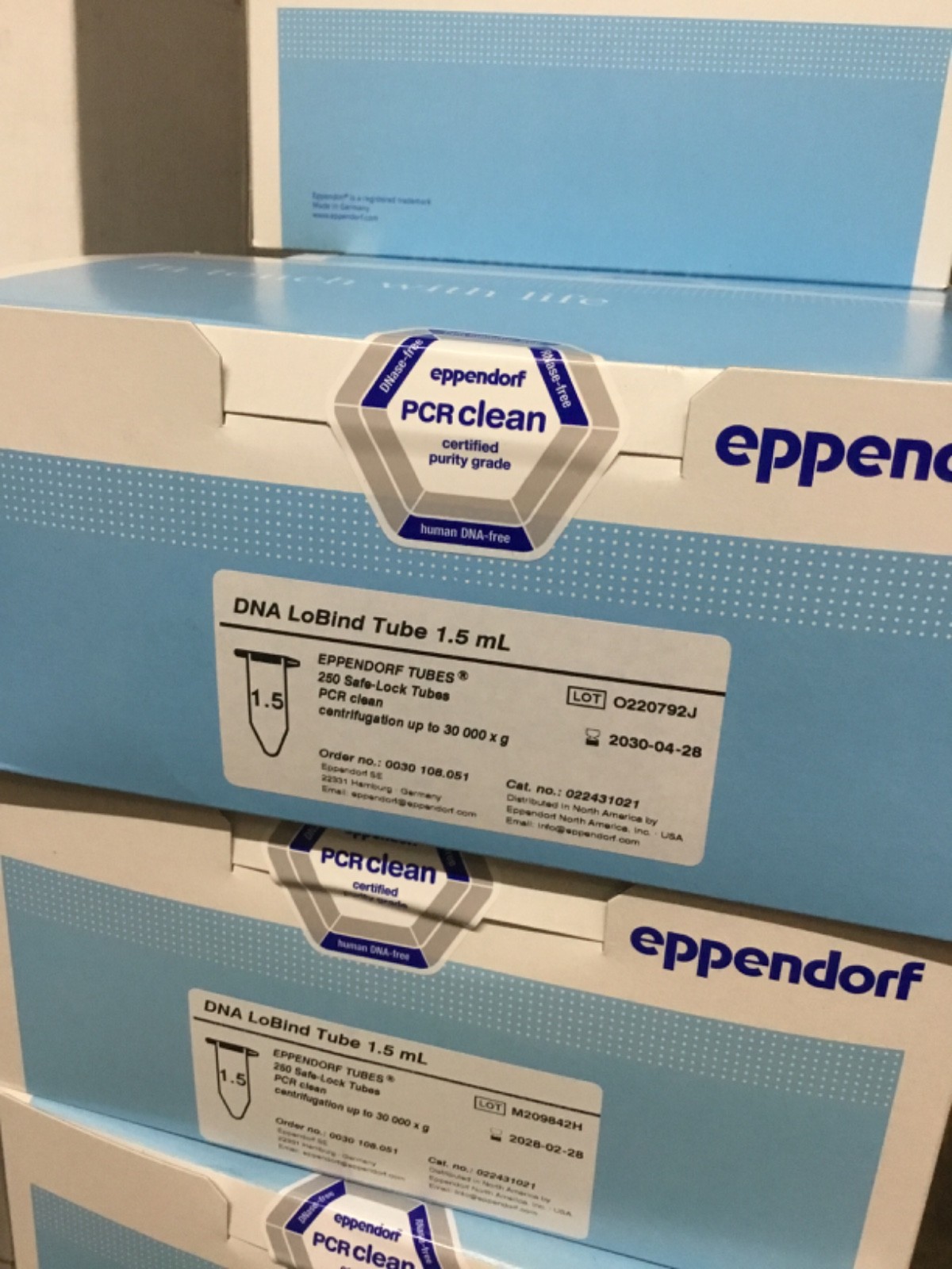 Eppendorf 022431021 DNA LoBind Tubes 1.5 mL, 250 Safe Lock Tubes Centrifugation