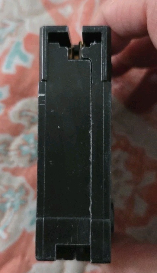Eaton BR120, Circuit Breaker, J10