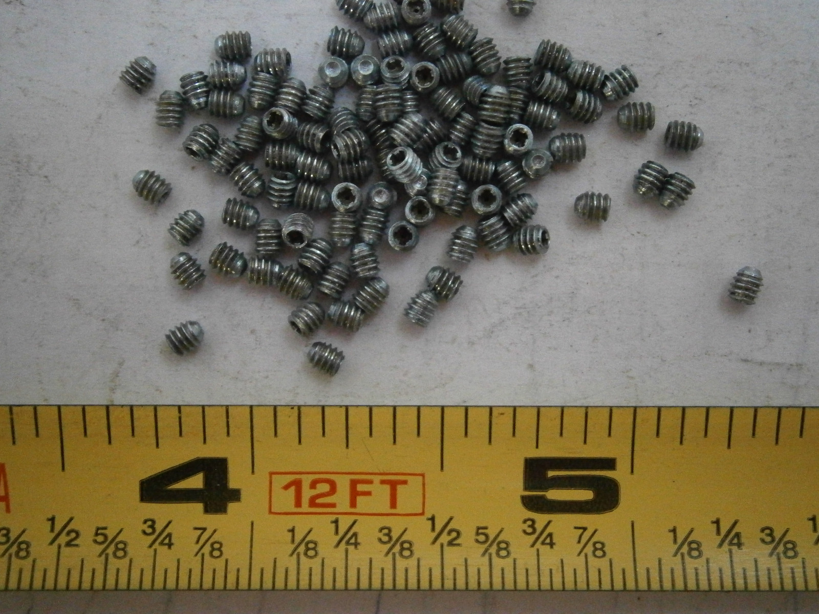 Set Screw 2/56 x 3/32 4 Spline Cup Point Alloy Steel Zinc Plated Lot of 25 #2529