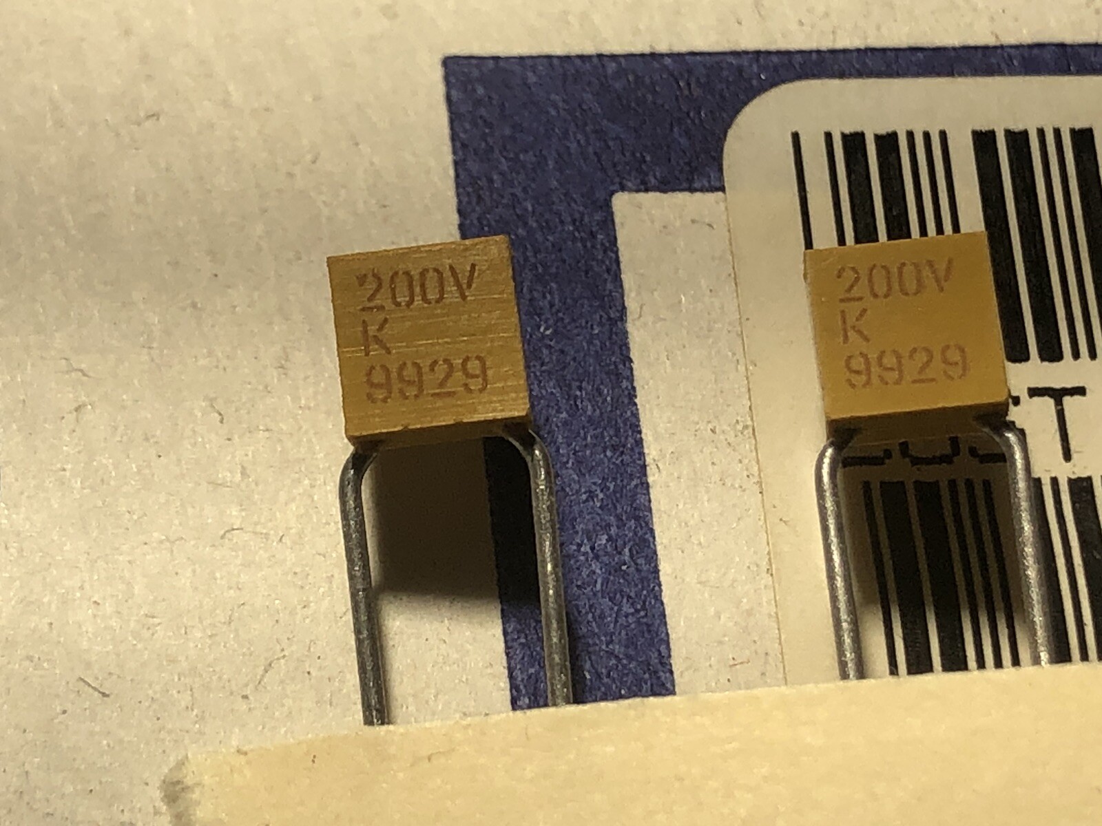 (50) 220PF 200V 10% Radial C052K221 Through Hole Ceramic Capacitors