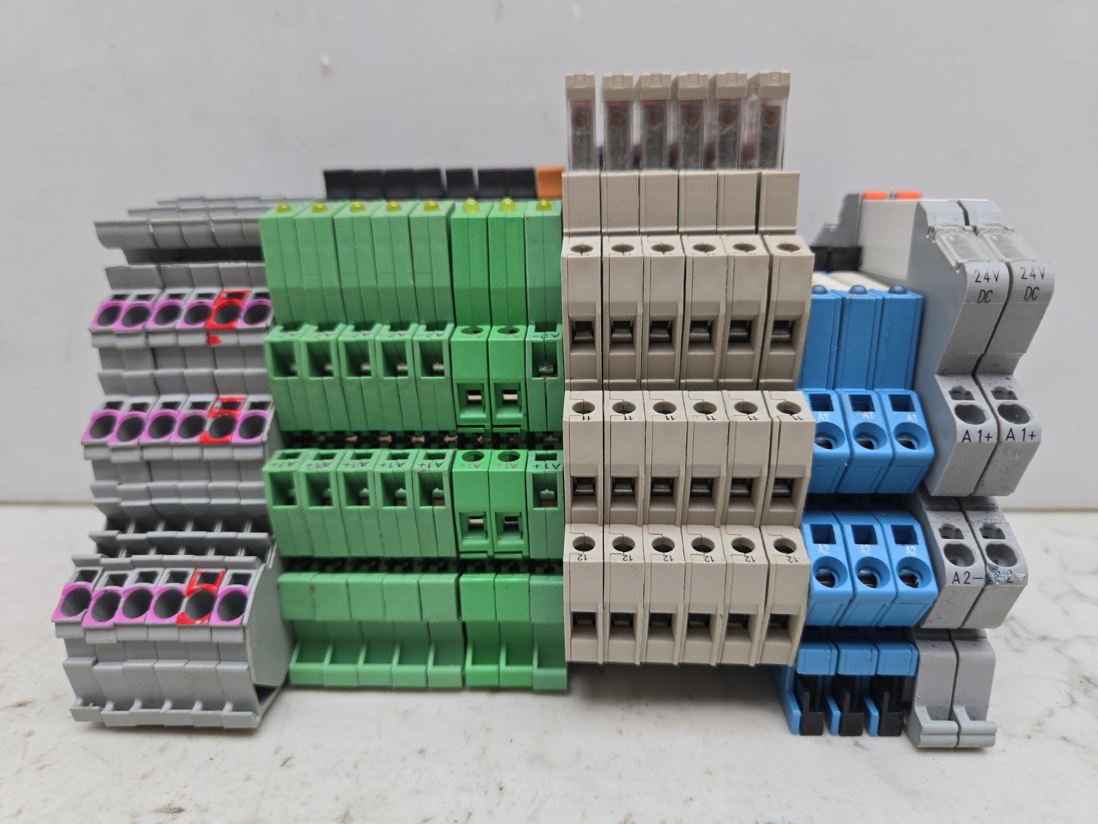 Mixed Lot of 25 Relay Socket Terminal Blocks Omron Phoenix Contact Wago Finder