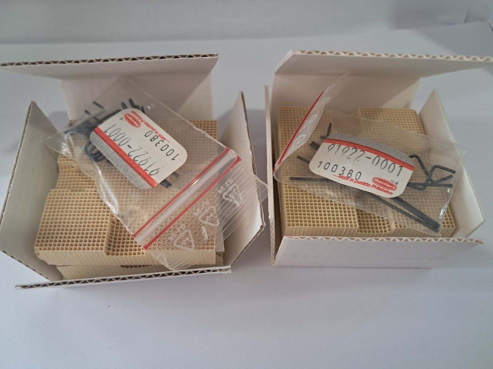 ​Renfert Mesh-Tray 1922 Dental Honeycomb Firing Trays with Metal Pins – Set of 2
