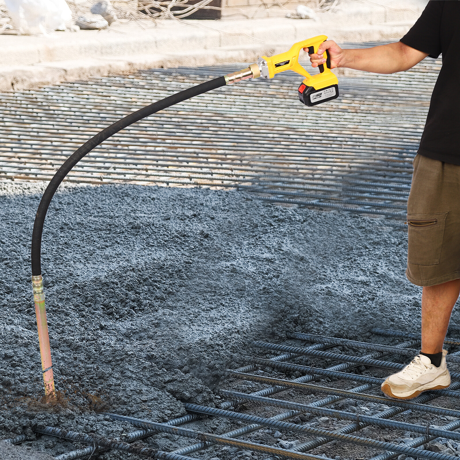 Concrete Vibrating Tool with 4.92ft Shaft, Battery Included, Ergonomic Design