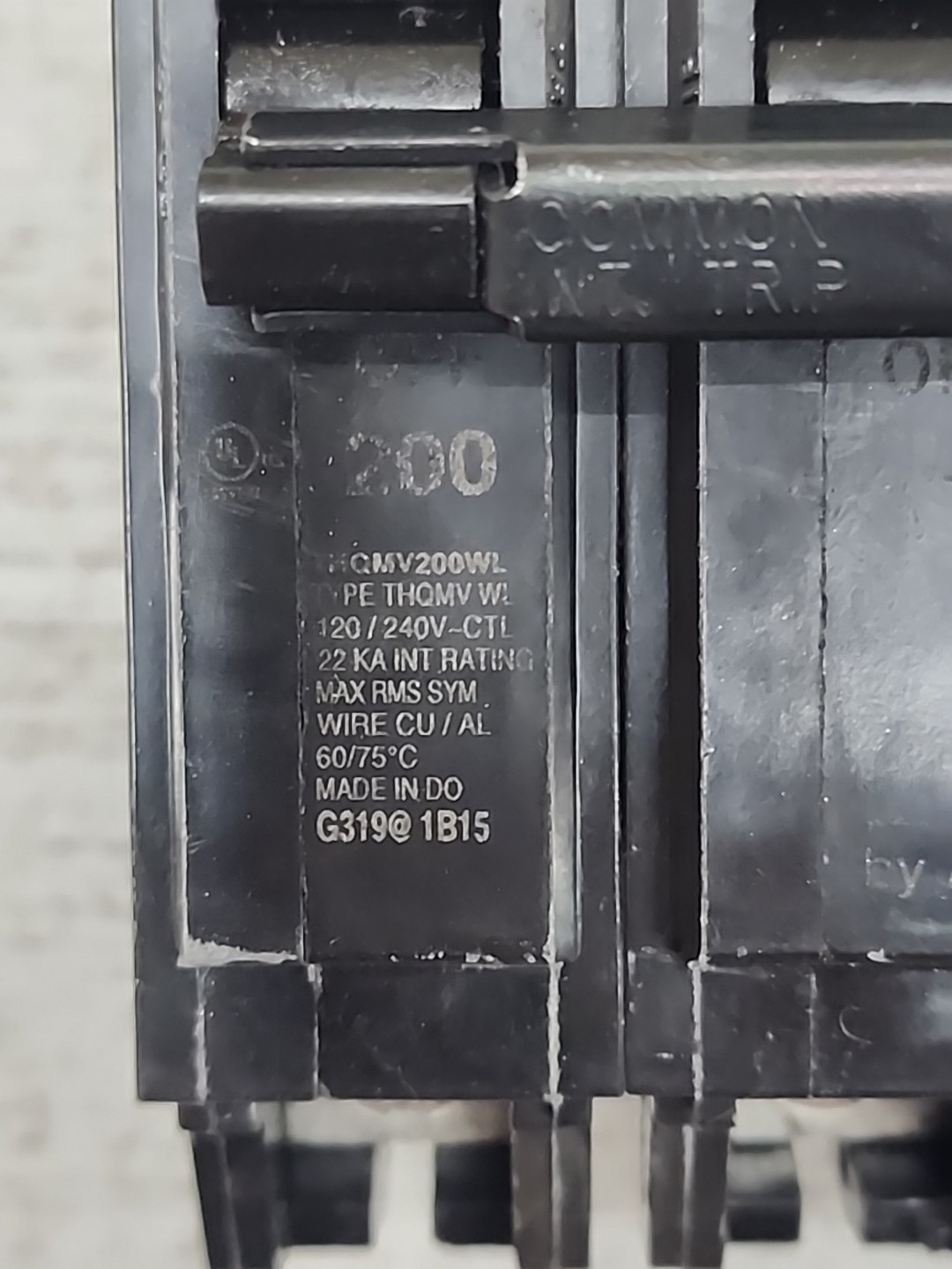GE THQMV200WL 200 Amp 120/240 Volt 2-Pole Plug-In Mount  Main Circuit Breaker